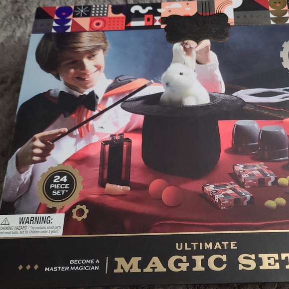 NEW FAO Schwarz 24-Pc Ultimate Magic Set 275+ Tricks - Picture 1 of 4